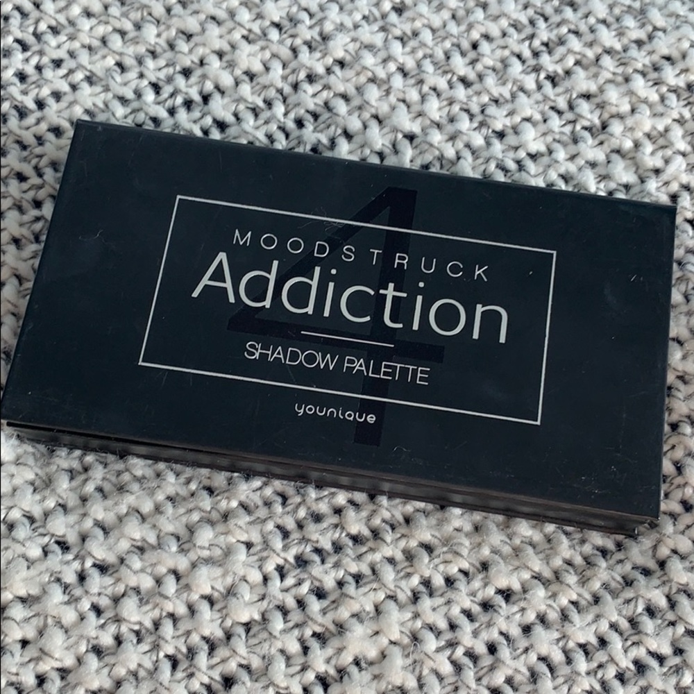 Younique eyeshadow palette 🎨 number 4